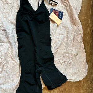 Feeling girl Body Shaper Tummy Black M/L runs small, new with tags